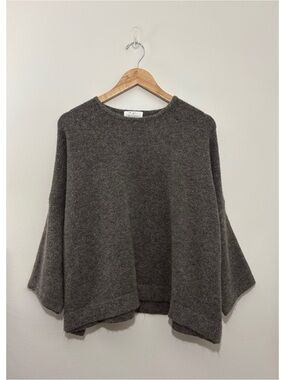 The Native One grey 3/4 sleeve oversized boxy fit knit sweater (medium/large)